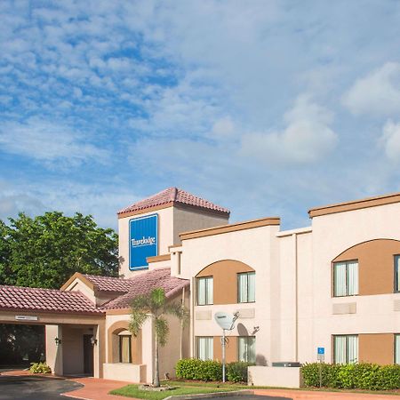 Travelodge By Wyndham Fort Myers Airport Extérieur photo