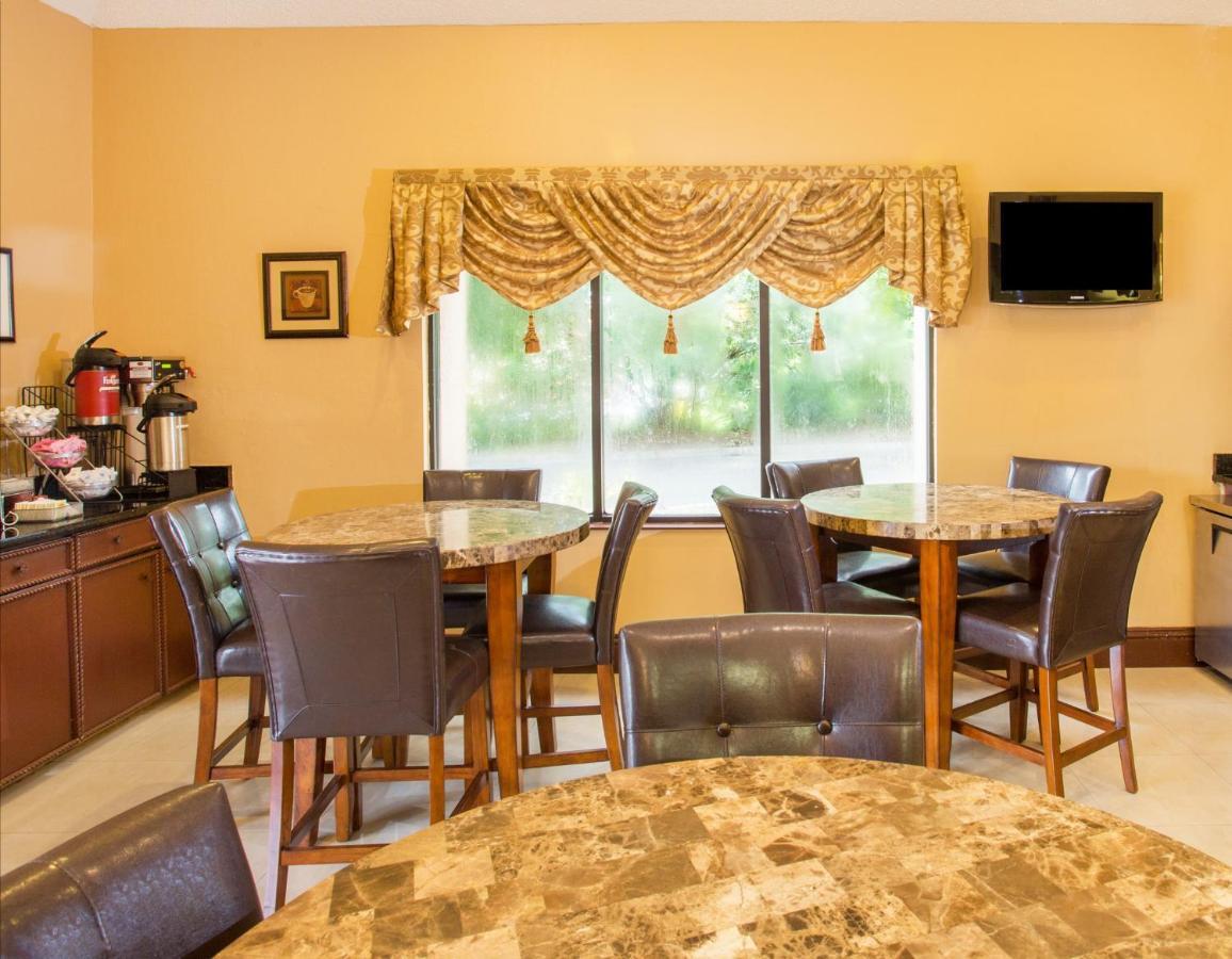 Travelodge By Wyndham Fort Myers Airport Extérieur photo