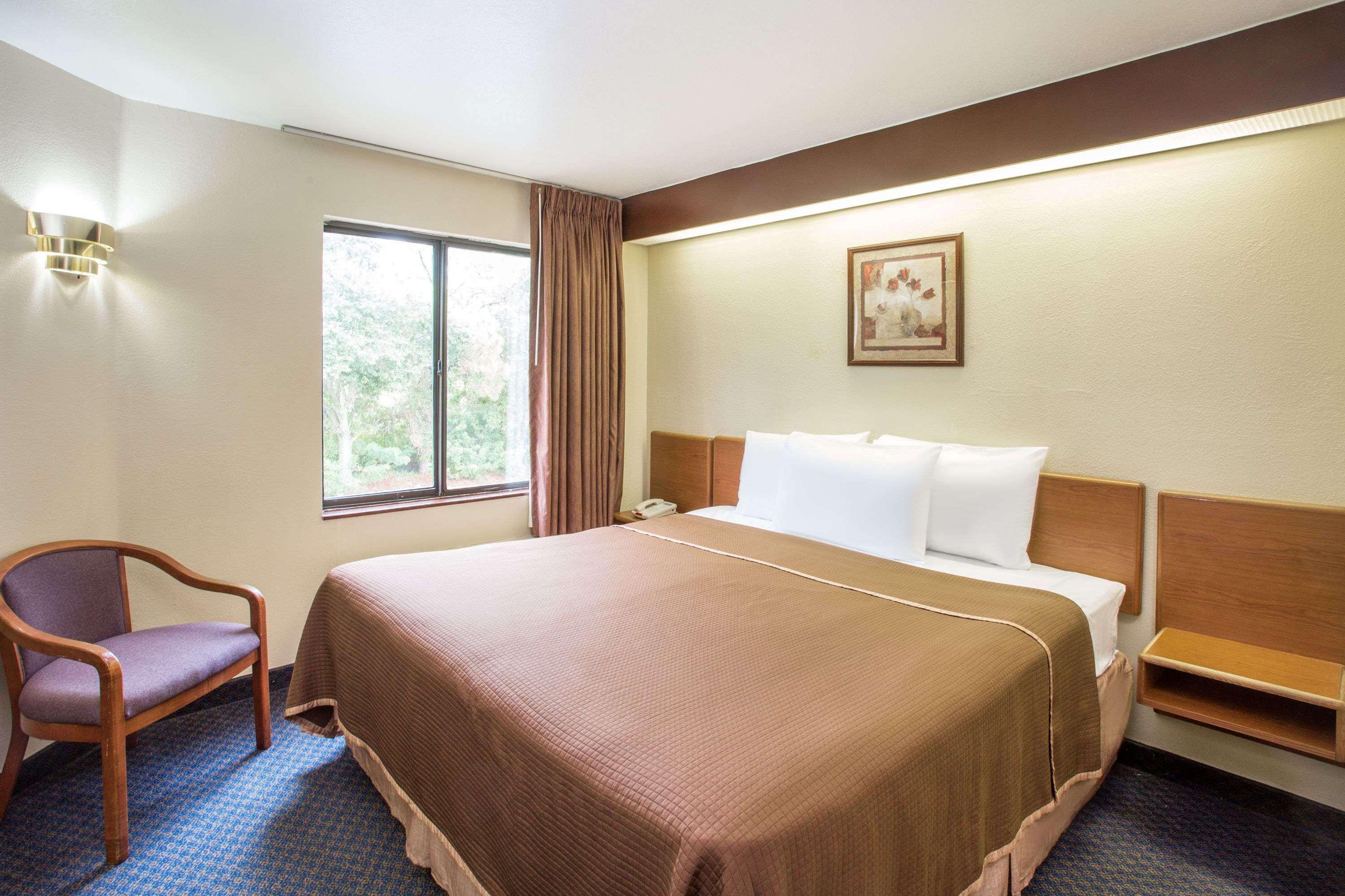 Travelodge By Wyndham Fort Myers Airport Extérieur photo