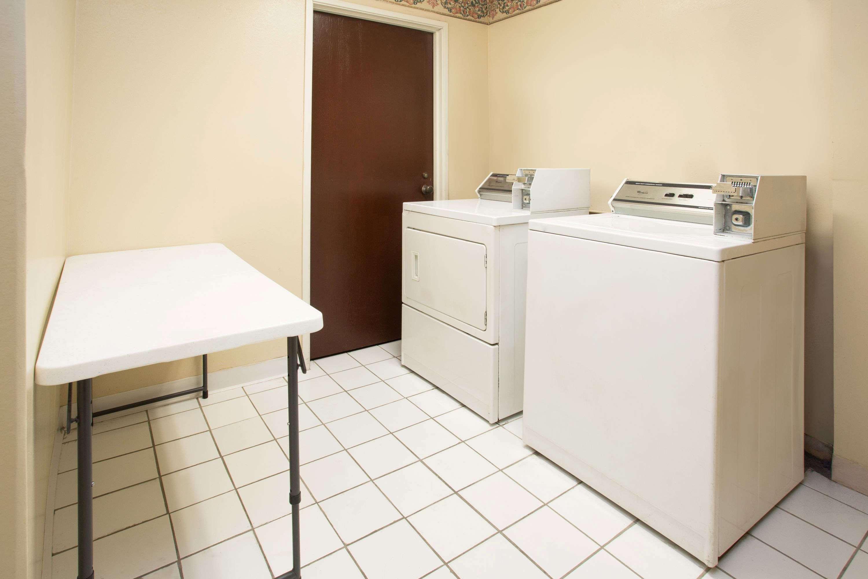Travelodge By Wyndham Fort Myers Airport Extérieur photo