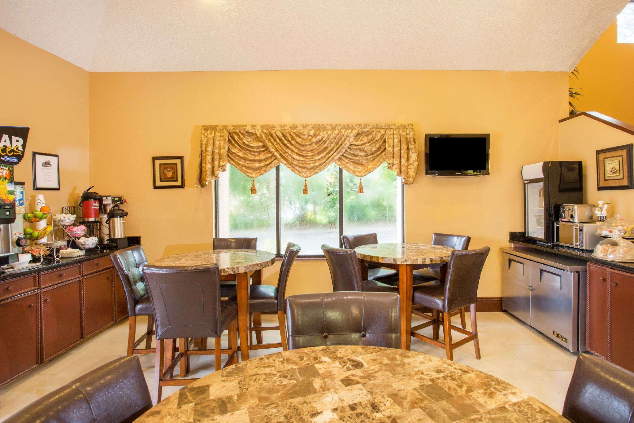 Travelodge By Wyndham Fort Myers Airport Extérieur photo