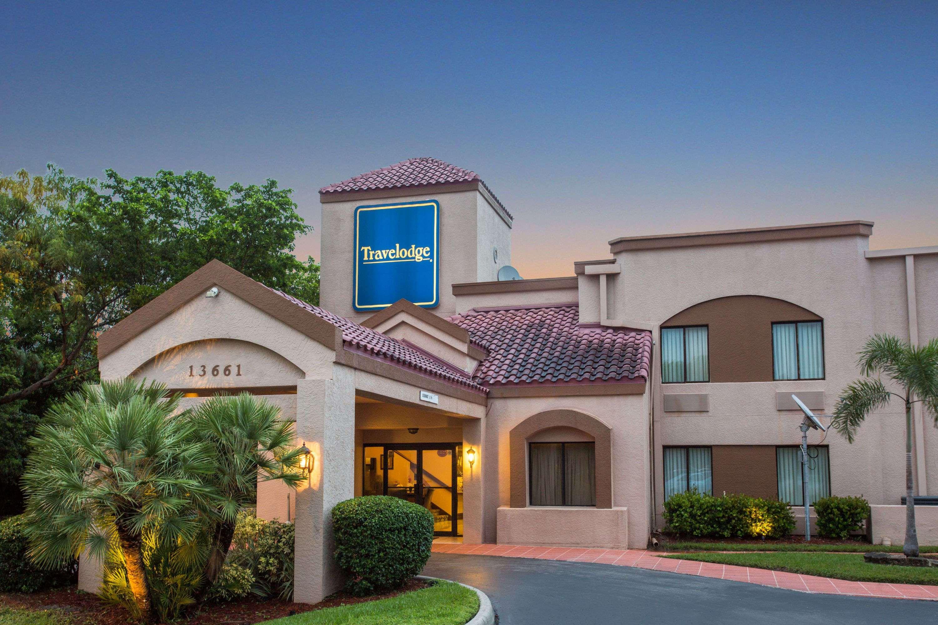 Travelodge By Wyndham Fort Myers Airport Extérieur photo
