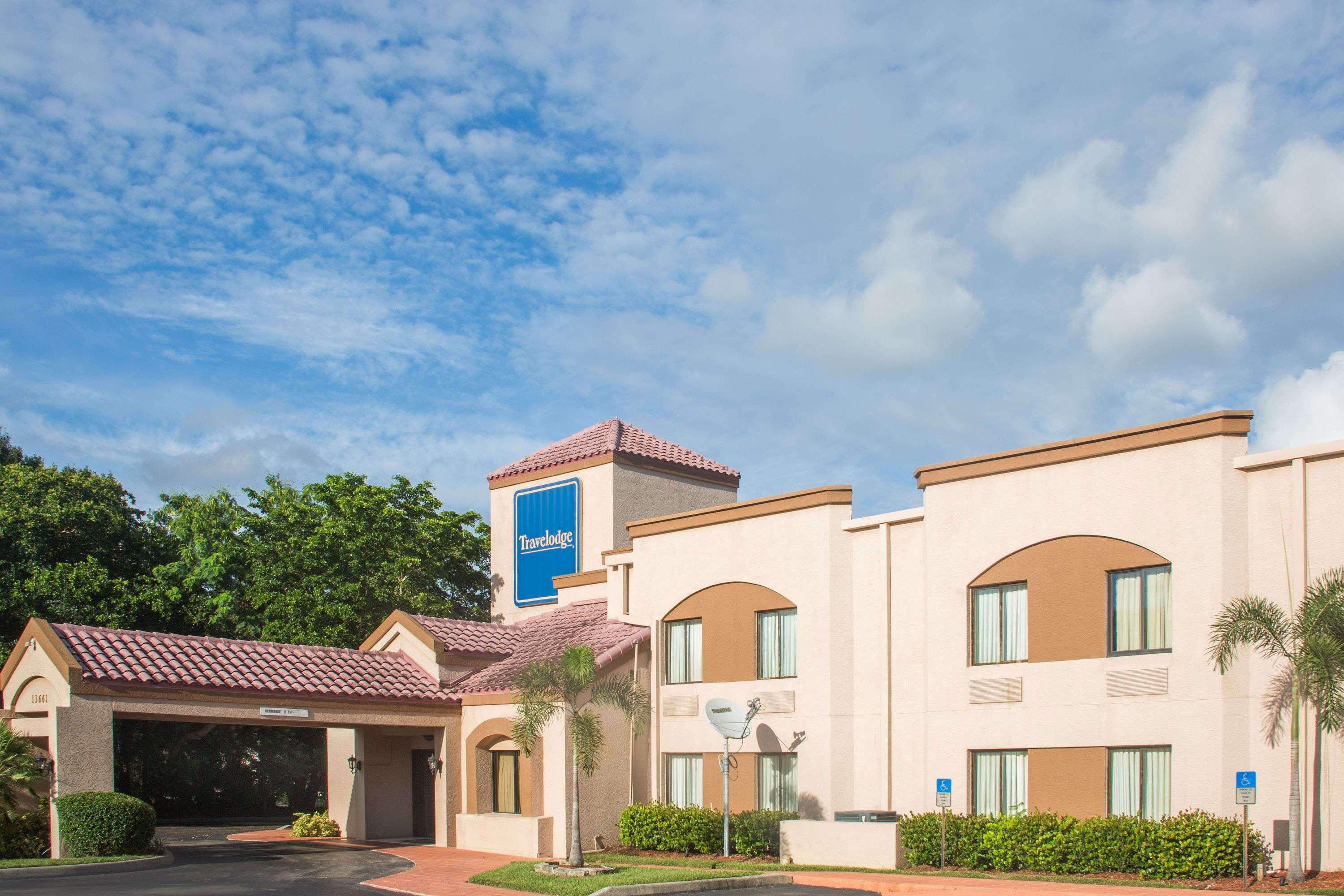 Travelodge By Wyndham Fort Myers Airport Extérieur photo