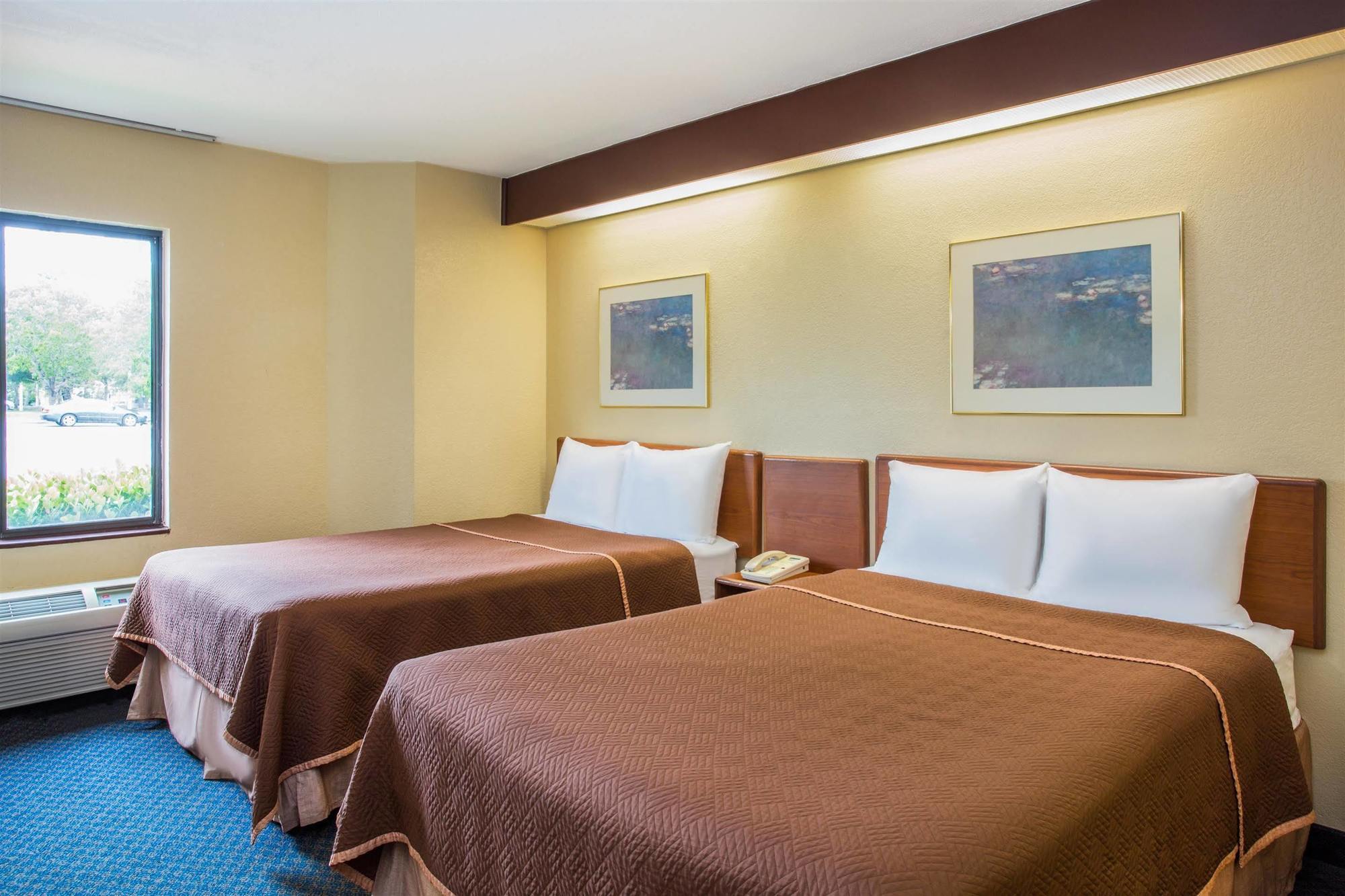 Travelodge By Wyndham Fort Myers Airport Extérieur photo