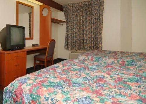 Travelodge By Wyndham Fort Myers Airport Chambre photo